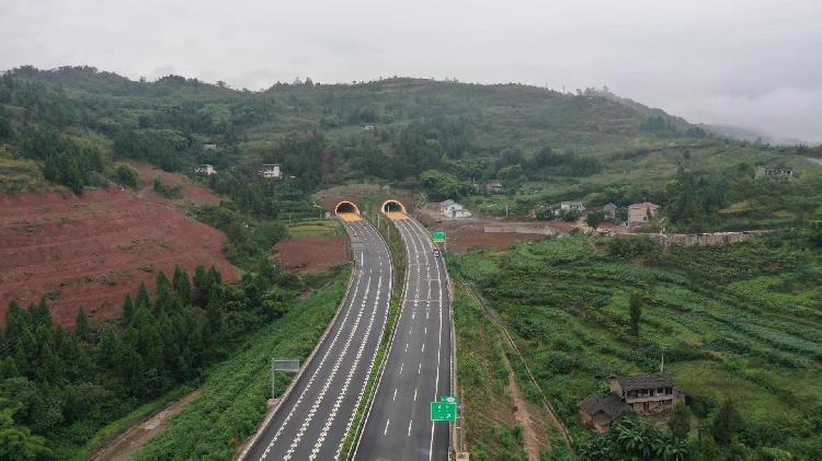 全长约77公里,路线经过南川,涪陵,巴南,渝北四区,项目起于南道高速大