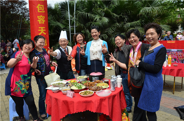 唐怀茂已成功组织五届百家宴，数百人参与。街道供图.jpg