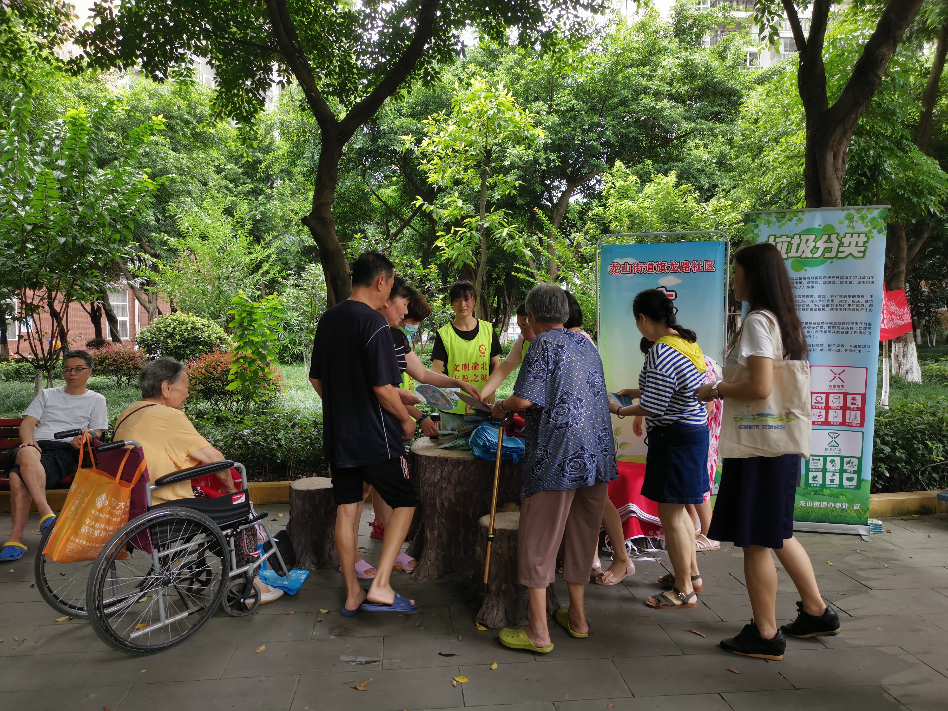 文明城区|龙山街道旗龙路社区开展垃圾分类宣传 助力文明城区建设