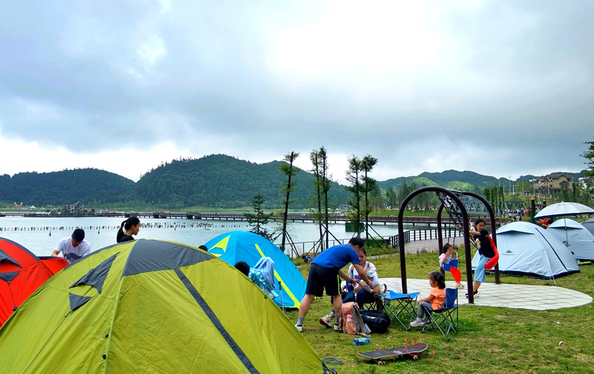 避暑   清凉    游客|“秋老虎”让人热得遭不住  丰都南天湖迎来避暑客流高峰