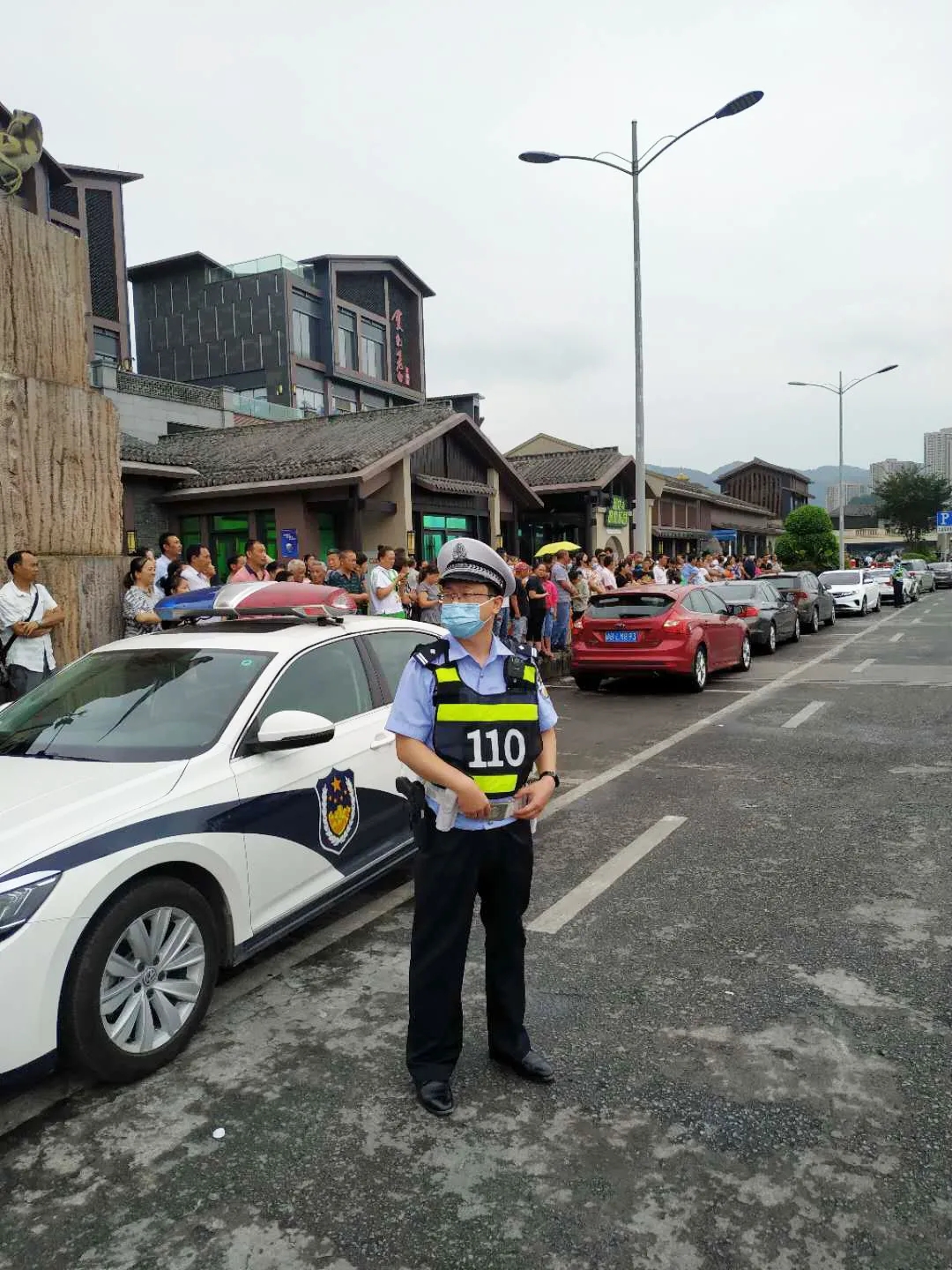 战汛|嘉陵江2号洪水洪峰过境磁器口， 沙区警方紧急行动