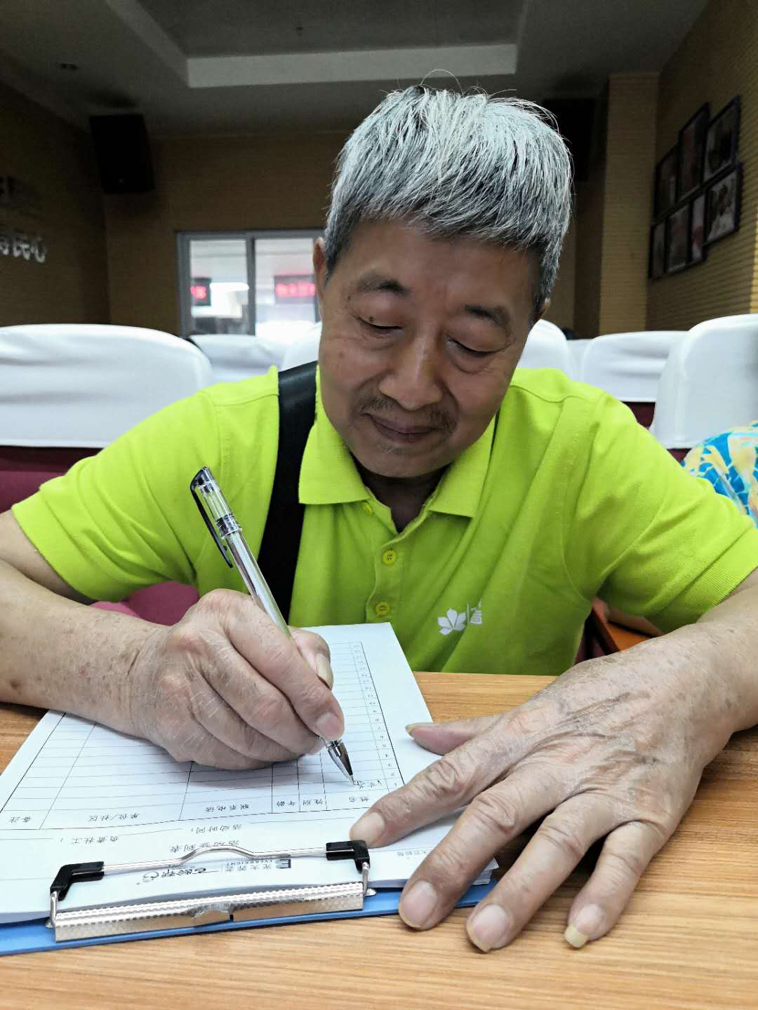 老年课堂之观影活动|余松路社区养老服务站开展老年课堂之观影活动 ——《洪湖赤卫队》