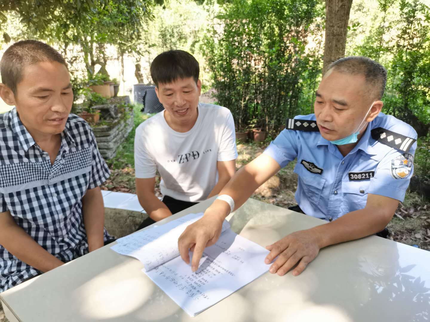 流浪20年|流浪20年，终于归家！ 巴南区公安分局在人口普查中助流浪人员回家