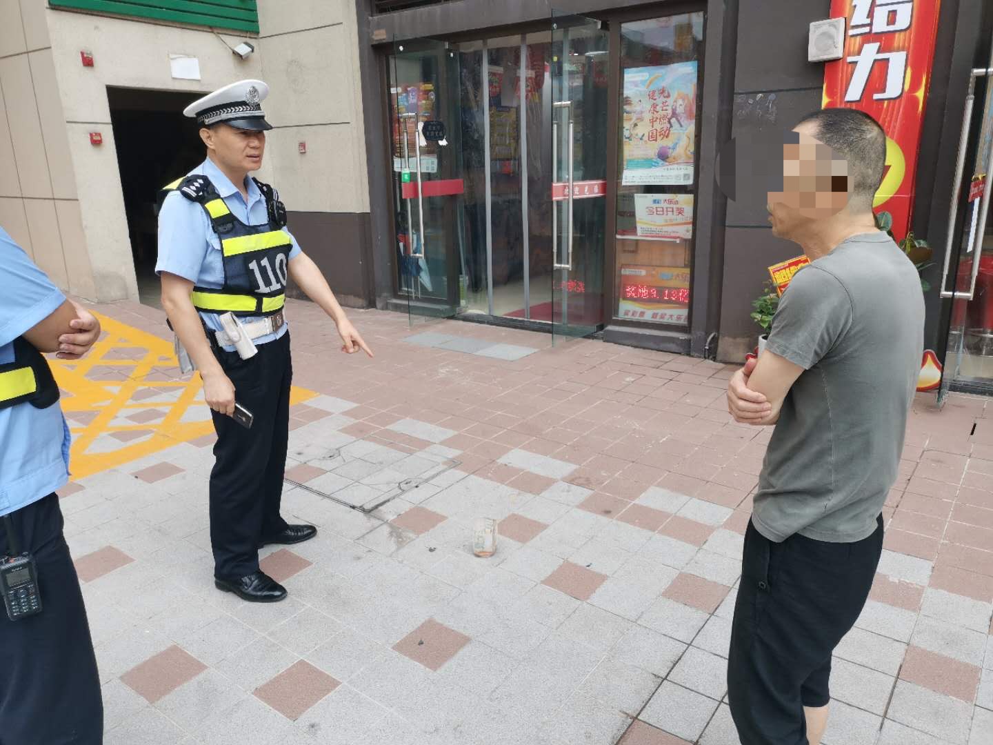 高空抛物|又见高空抛物，楼下门店老板不堪其扰报警