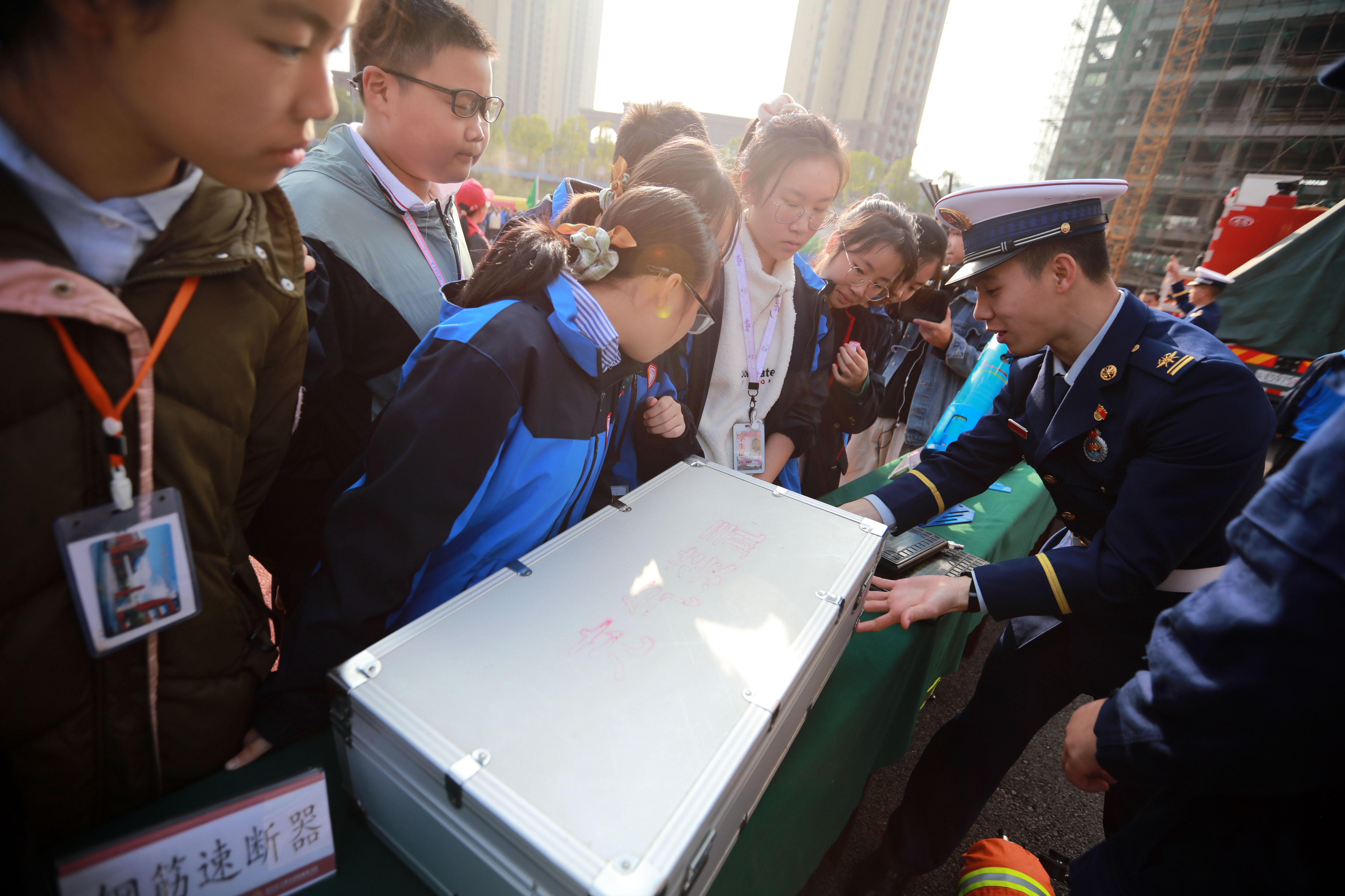 消防|重庆丰都启动2020年119宣传月 千余在校师生上演消防逃生“全体验”