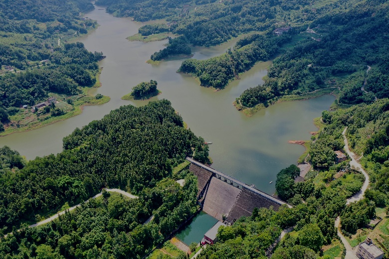 7月14日下午,无人机拍摄了位于蔡家镇的清溪沟水库,该水库是上世纪70