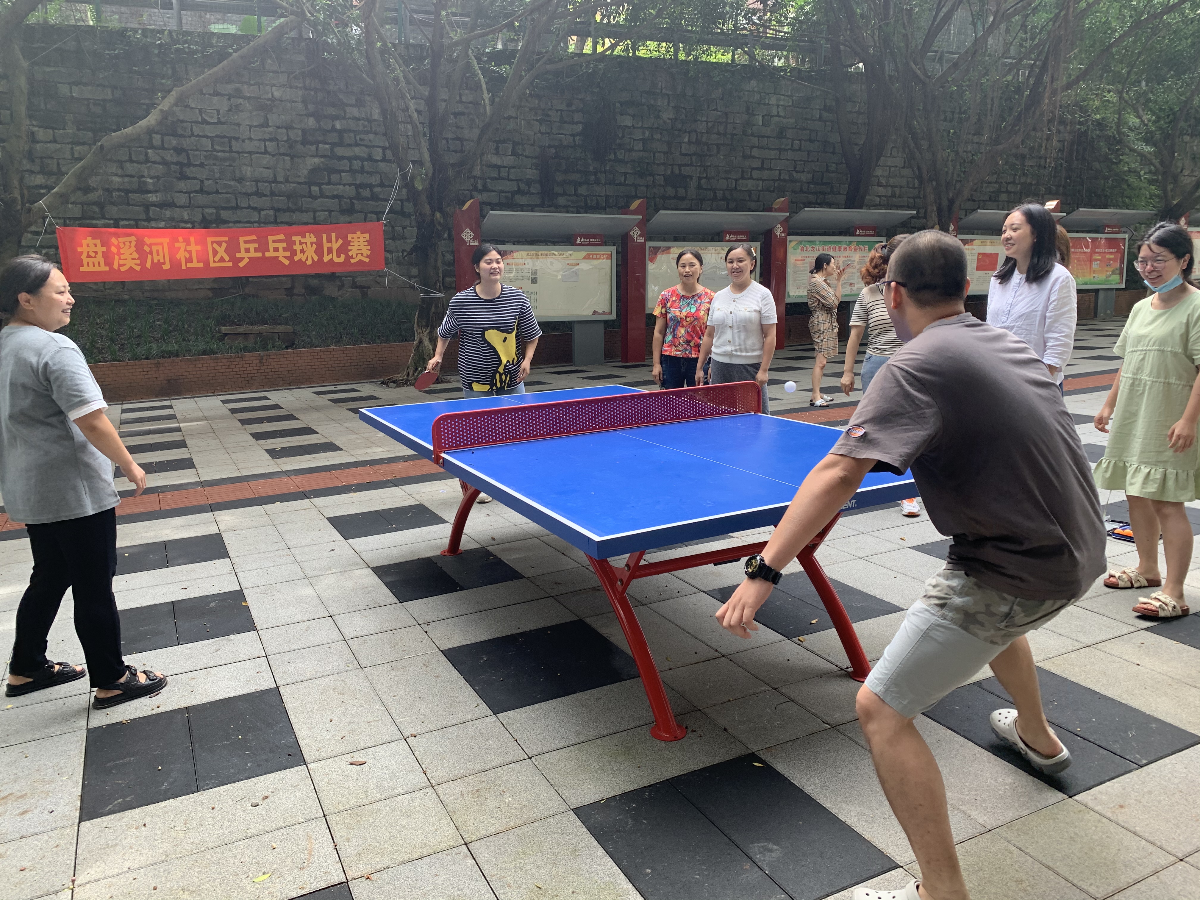 龙山街道盘溪河社区开展趣味乒乓球比赛