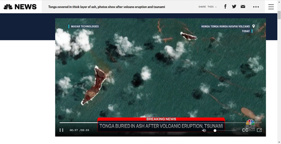 MAXER Technology提供的卫星对比图，上方图片为2021年12月的洪阿哈阿帕伊岛，下方图片摄制于2022年1月18日。