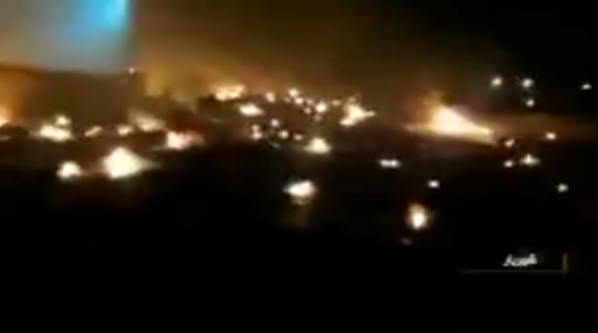 视频截图：坠机现场火光遍地（伊朗塔斯尼姆通讯社）