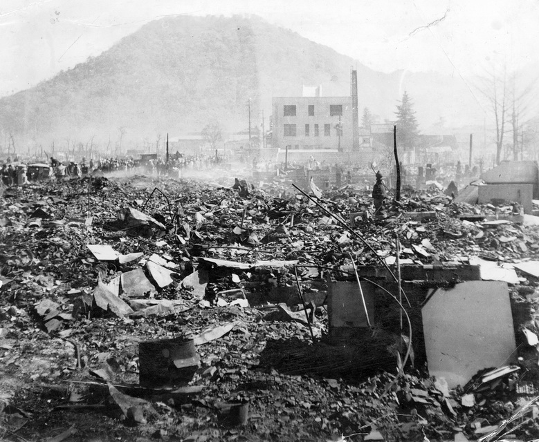 1952年核爆场面重现日本:鸟取市2/3被烧毁,至今原因成谜