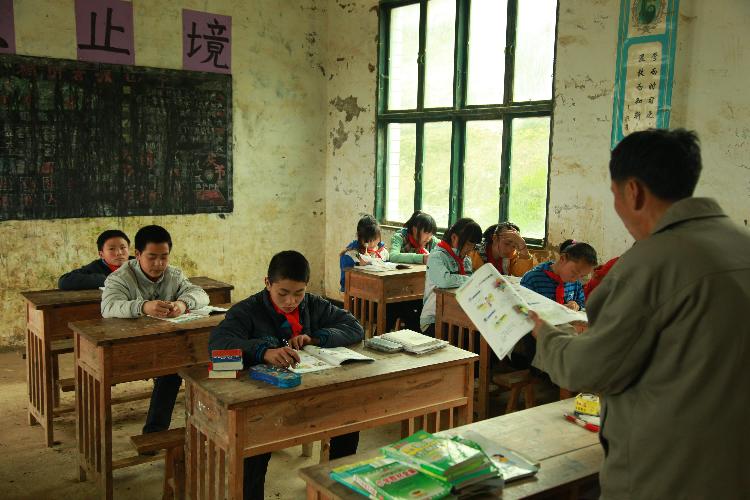 夜雨 正文陈才华 钟发全是一位从乡村走出来的教育学者,专家,他接受