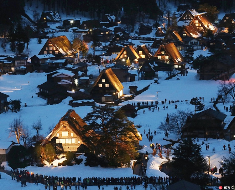 日本白川乡举行点灯节 柔美景色仿佛童话王国