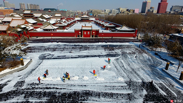 航拍雪後瀋陽故宮 紅牆