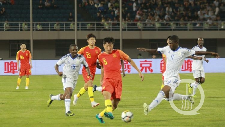 中国U23足球队4:2轻取纳米比亚U23 张玉宁打