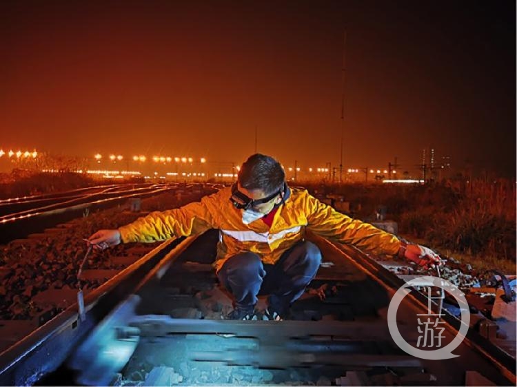 疫情阻击战重庆电务段全力保障铁路运输安全畅通