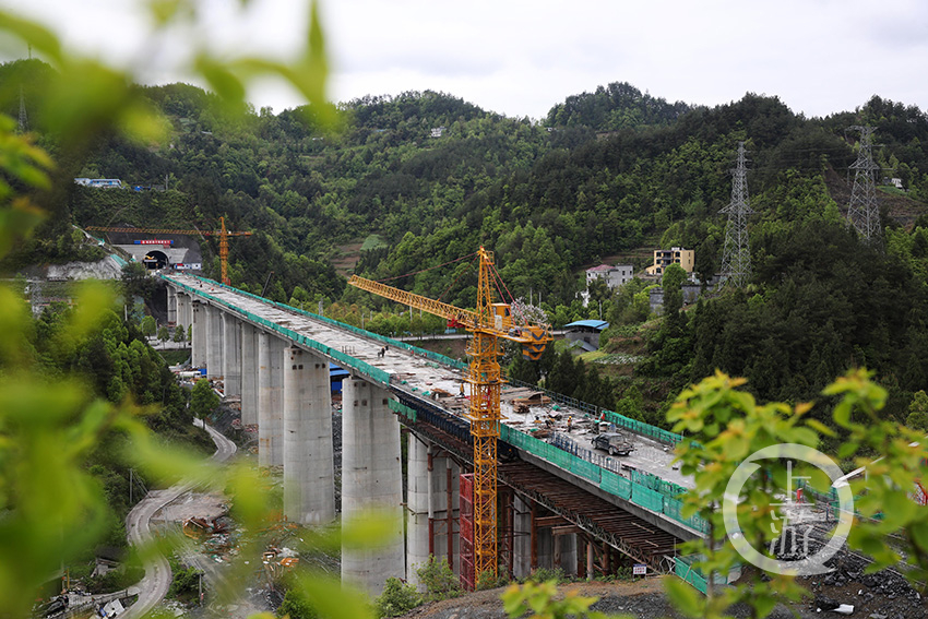渝湘高速铁路图片