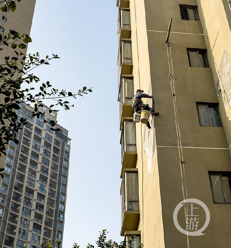 蜘蛛人--城市美容师 邱云群 拍于华夏康城.jpg