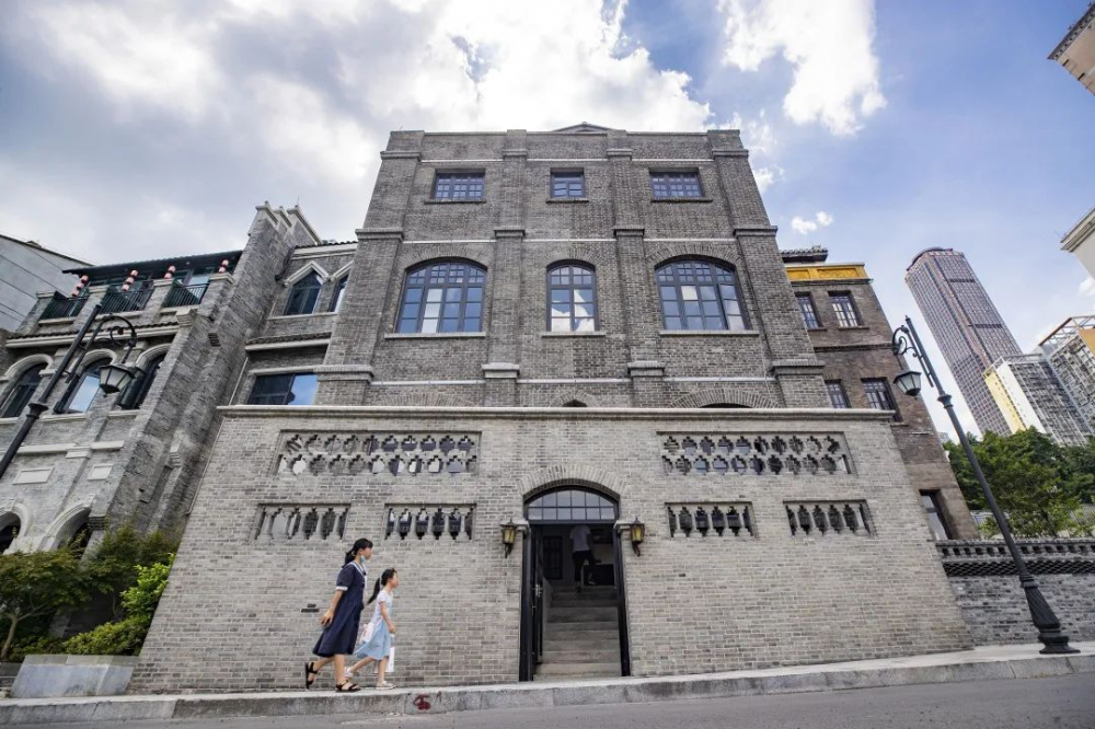 批准成立由重庆海关兼办的寄信局,设址白象街154号,即重庆海关报关行